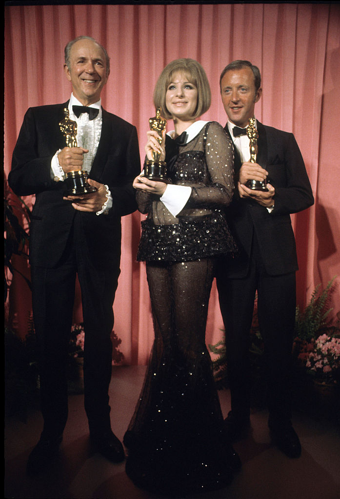 41ST ACADEMY AWARDS - Airdate: April 14, 1969. (Photo by ABC Photo Archives/Disney General Entertainment Content via Getty Images)
JACK ALBERTSON (L), WINNER BEST SUPPORTING ACTOR FOR 'THE SUBJECT WAS ROSES', BARBRA STREISAND, WINNER BEST ACTRESS FOR 'FUNNY GIRL' AND DIRECTOR ANTHONY HARVEY ACCEPTING BEST ACTRESS OSCAR ON BEHALF OF KATHARINE HEPBURN FOR 'THE LION IN WINTER'
