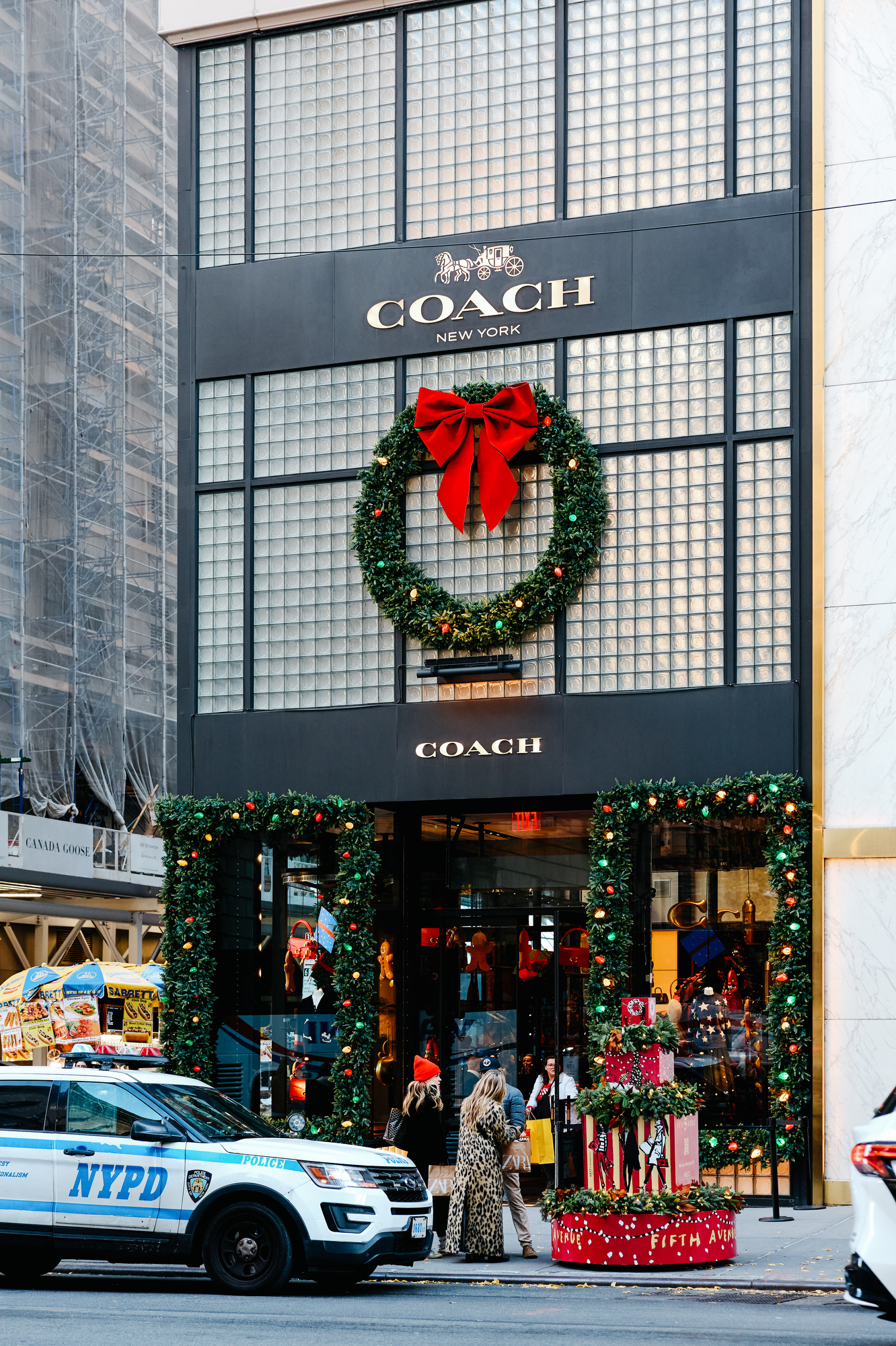 A look at Black Friday shopping around New York for the 2025 holiday season