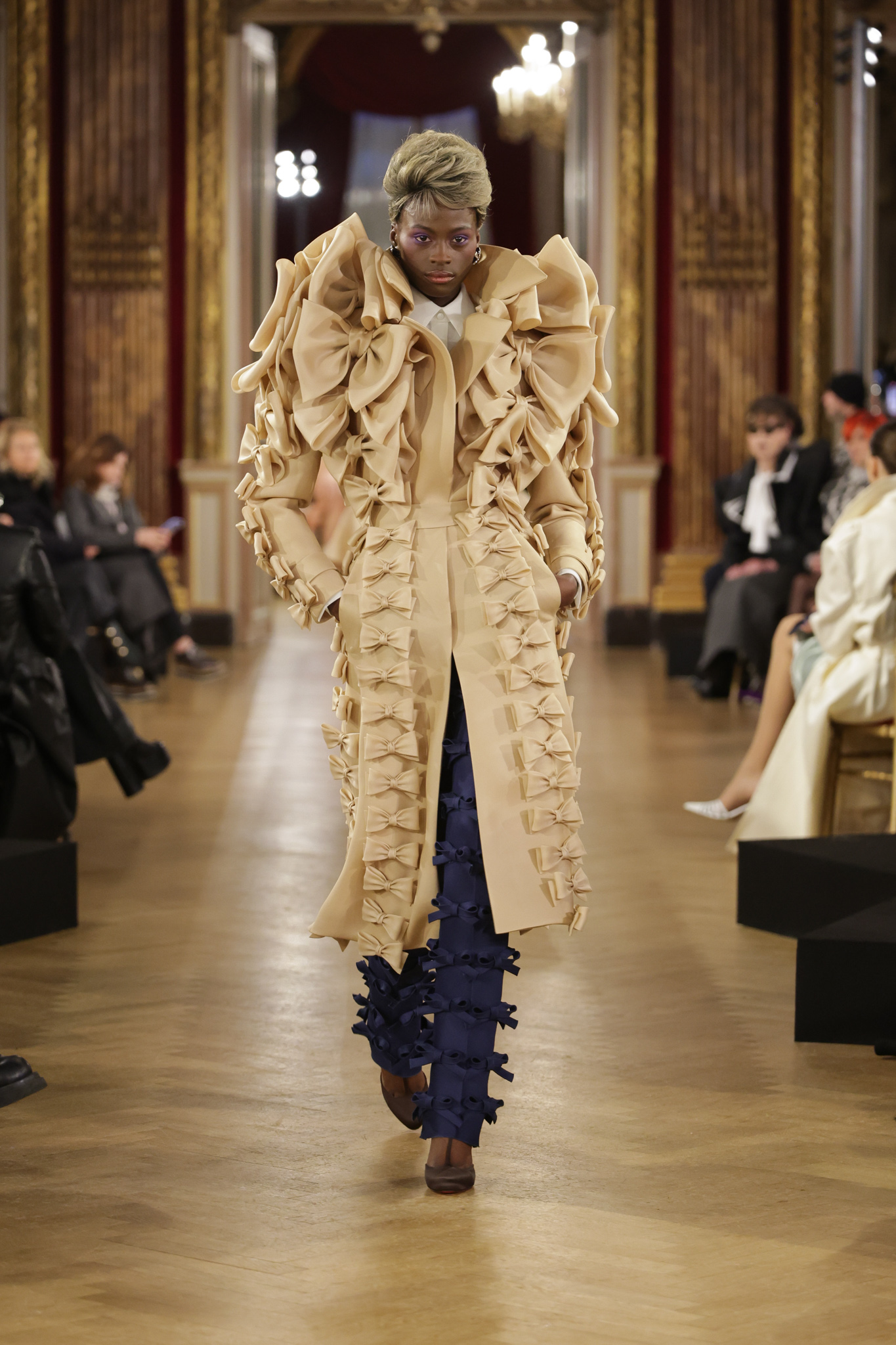 Viktor & Rolf Spring 2025 Couture
