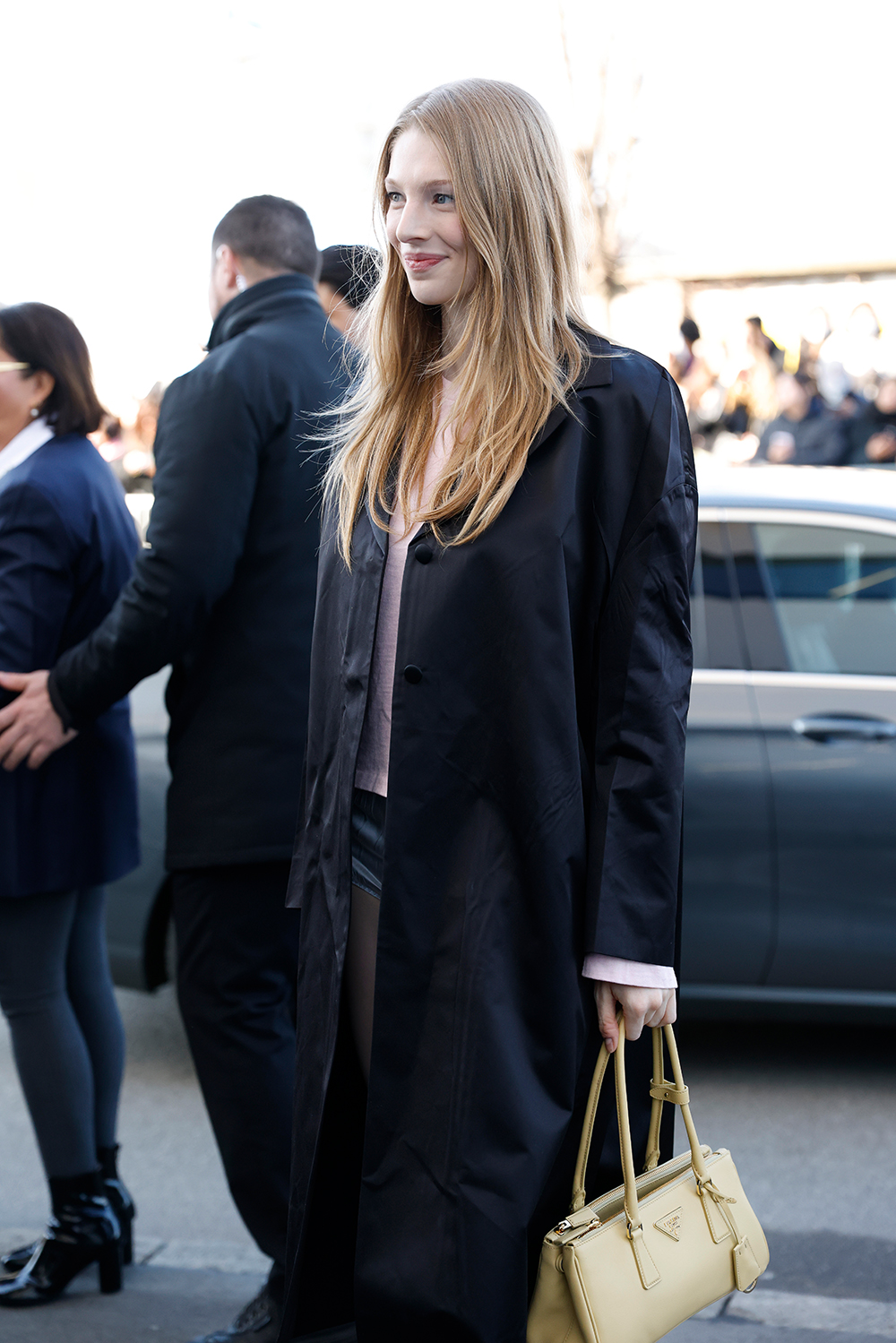 MILAN, ITALY - FEBRUARY 27: Hunter Schafer is seen arriving at the Prada fashion show during the Milan Fashion Week - Womenswear Fall/Winter 2025/2026 on February 27, 2025 in Milan, Italy. (Photo by Valentina S. Frugiuele/Getty Images)