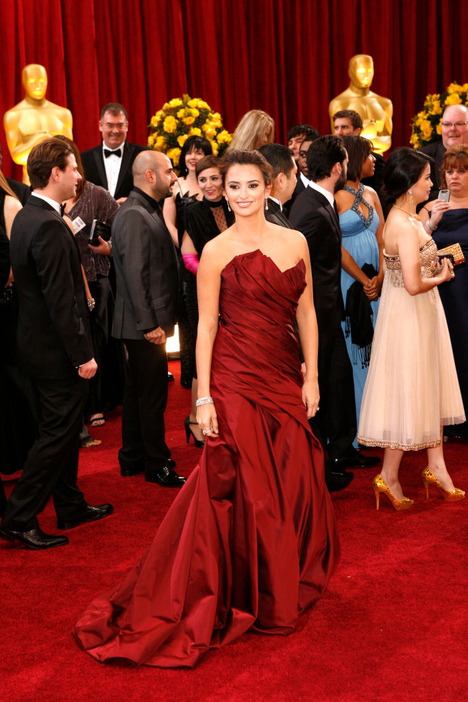 Penélope Cruz at the 2010 Oscars, Chopard, red carpet, awards, Donna Karan