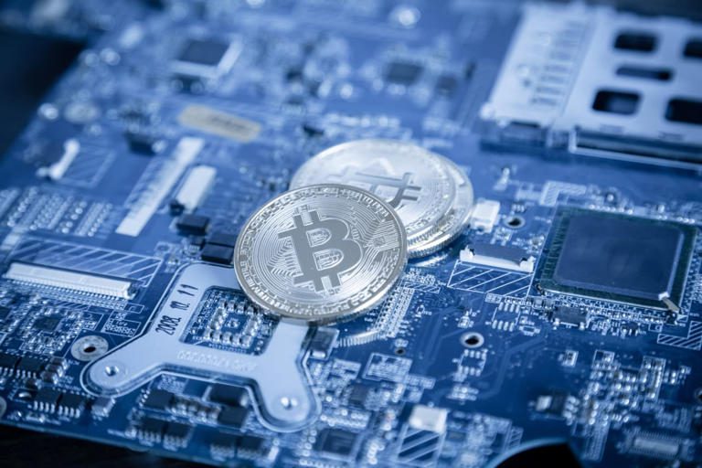 Has Bitcoin’s Fever Peaked? Speculations Point to Potential Declines in Big Tech Stocks Next